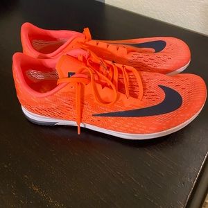 Streak LT running shoes with spikes at the bottom